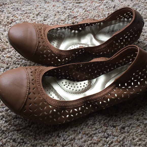 Brown flats - Picture 2 of 2